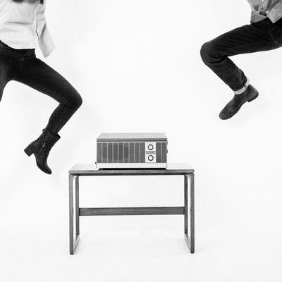duo jumping