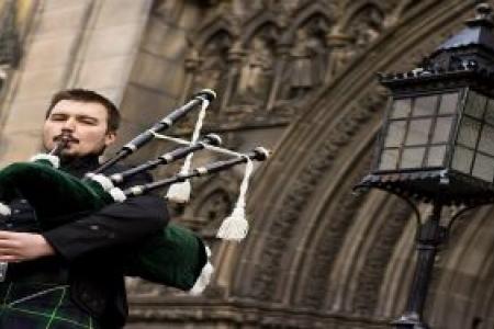 The-Essential-Wedding-Piper-Dundee-with-Hireaband.jpg