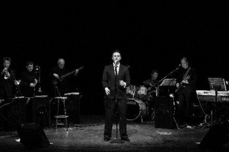 Michael BublÃ© tribute act with Hireaband